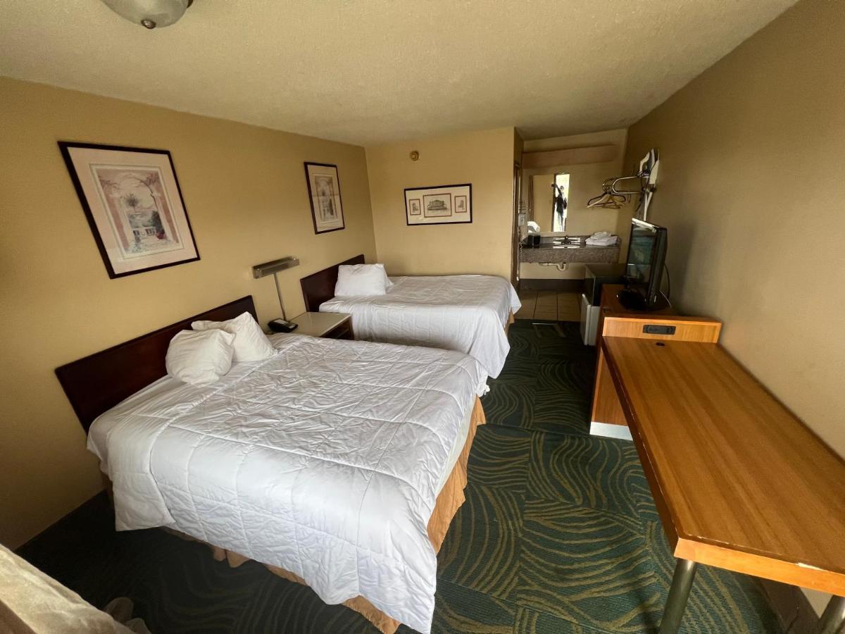 Hilltop Inn Pittsburgh Crafton Екстер'єр фото