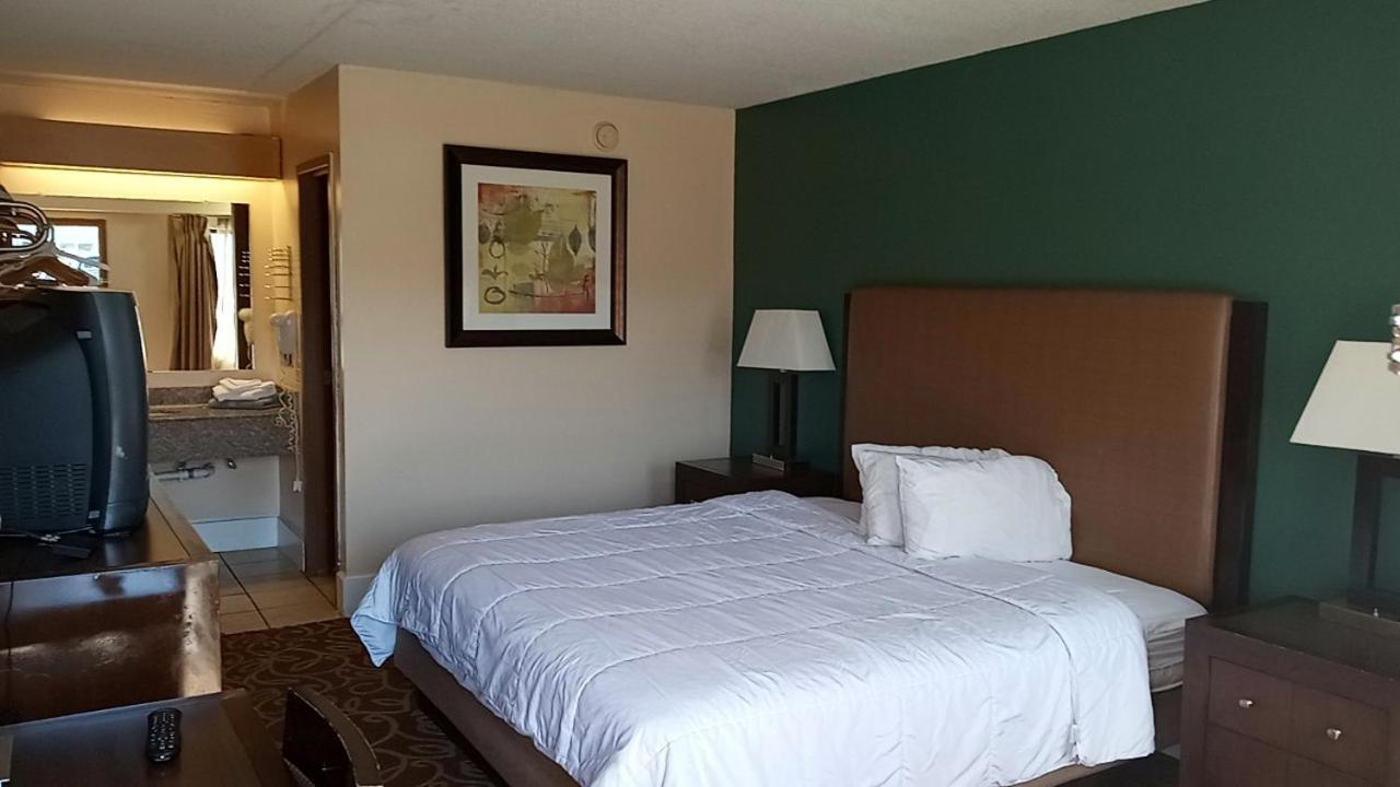 Hilltop Inn Pittsburgh Crafton Екстер'єр фото