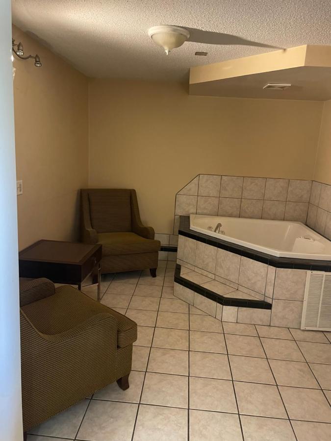 Hilltop Inn Pittsburgh Crafton Екстер'єр фото