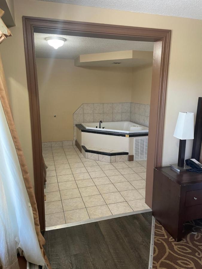 Hilltop Inn Pittsburgh Crafton Екстер'єр фото
