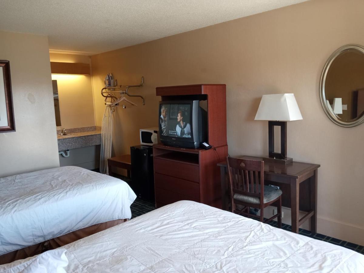 Hilltop Inn Pittsburgh Crafton Екстер'єр фото
