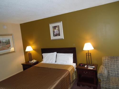 Hilltop Inn Pittsburgh Crafton Екстер'єр фото