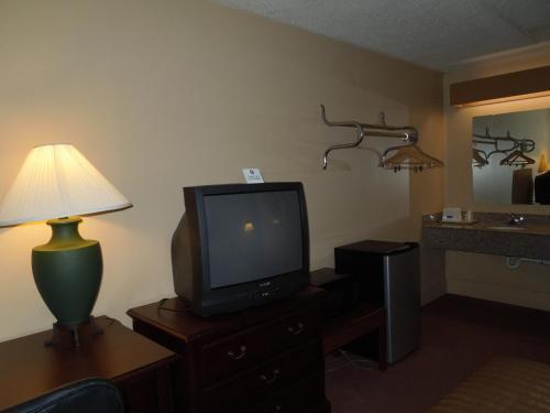 Hilltop Inn Pittsburgh Crafton Екстер'єр фото