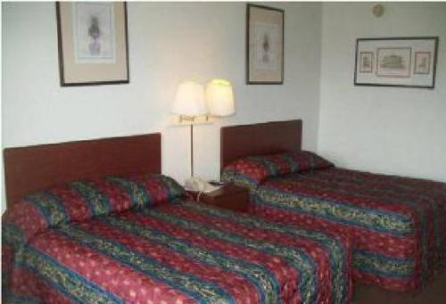 Hilltop Inn Pittsburgh Crafton Екстер'єр фото
