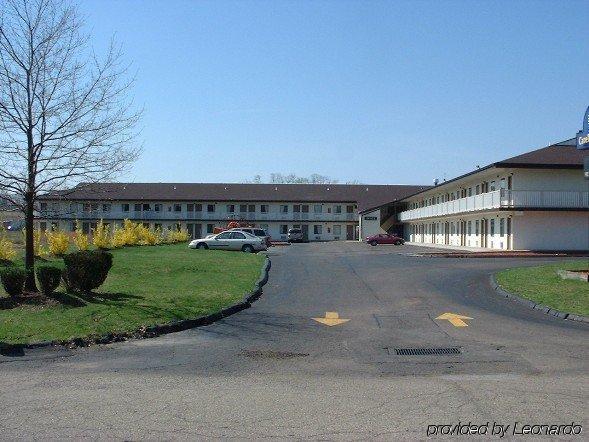 Hilltop Inn Pittsburgh Crafton Екстер'єр фото