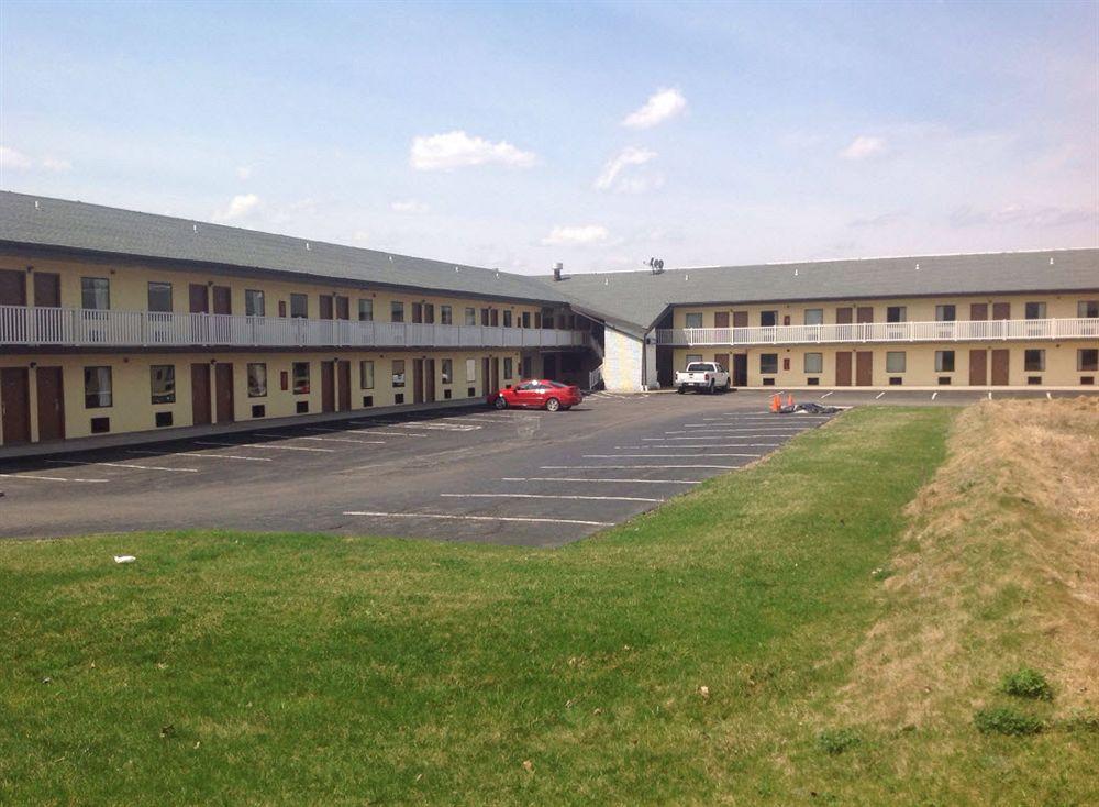 Hilltop Inn Pittsburgh Crafton Екстер'єр фото