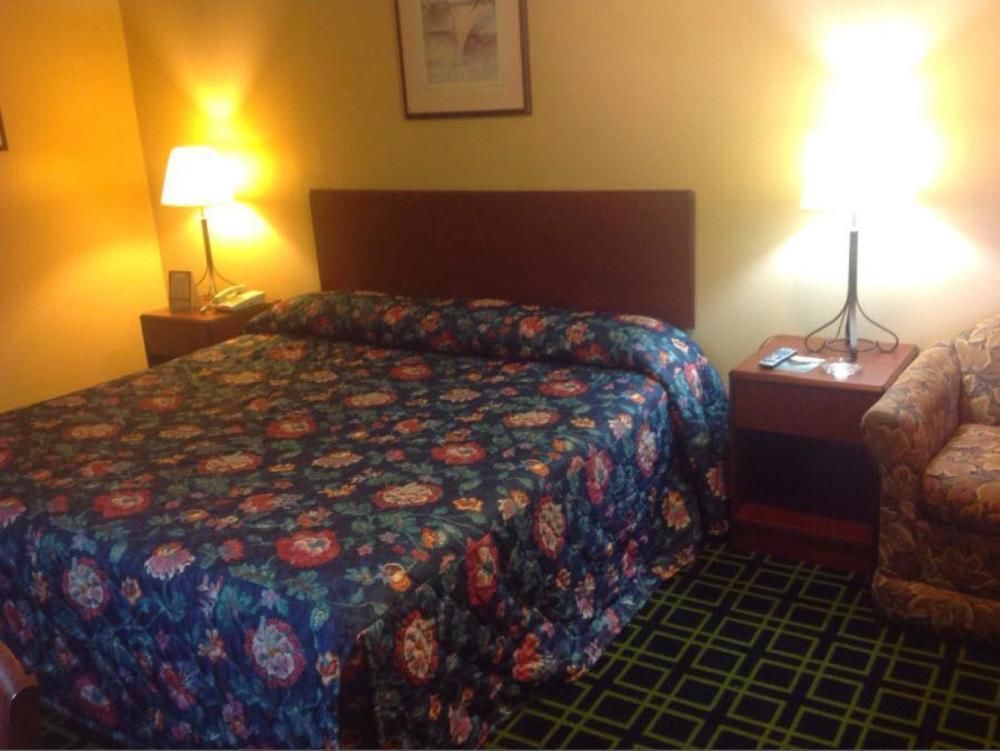 Hilltop Inn Pittsburgh Crafton Екстер'єр фото