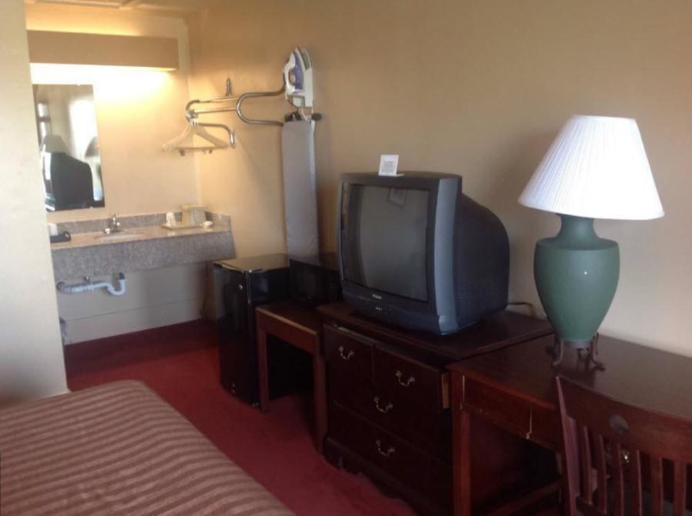Hilltop Inn Pittsburgh Crafton Екстер'єр фото