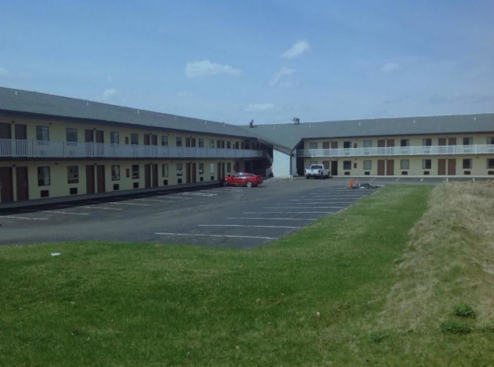 Hilltop Inn Pittsburgh Crafton Екстер'єр фото